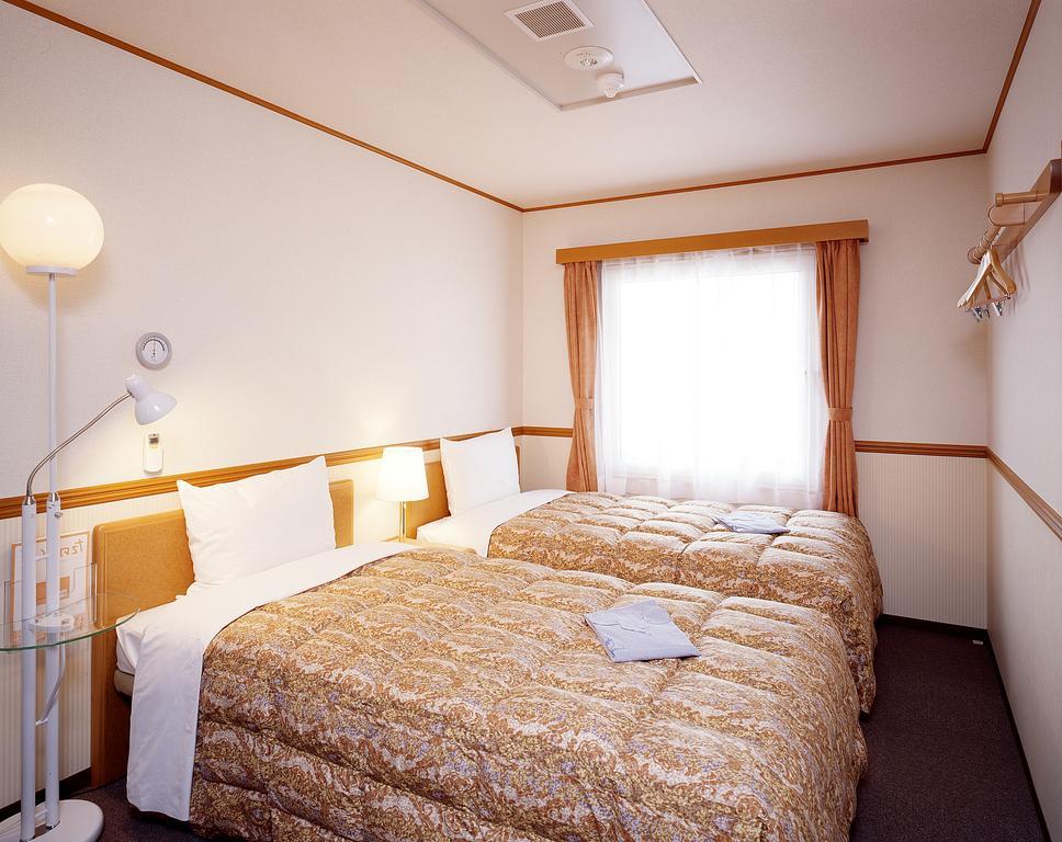 Toyoko Inn Kobe Sannomiya-Eki Higashi מראה חיצוני תמונה
