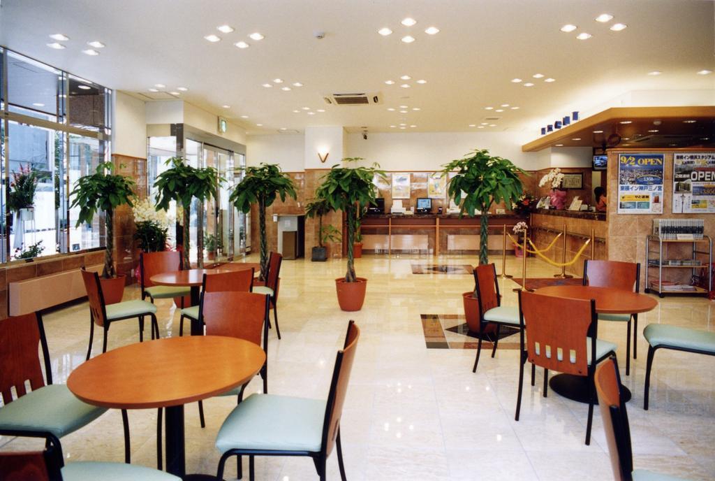 Toyoko Inn Kobe Sannomiya-Eki Higashi מראה חיצוני תמונה