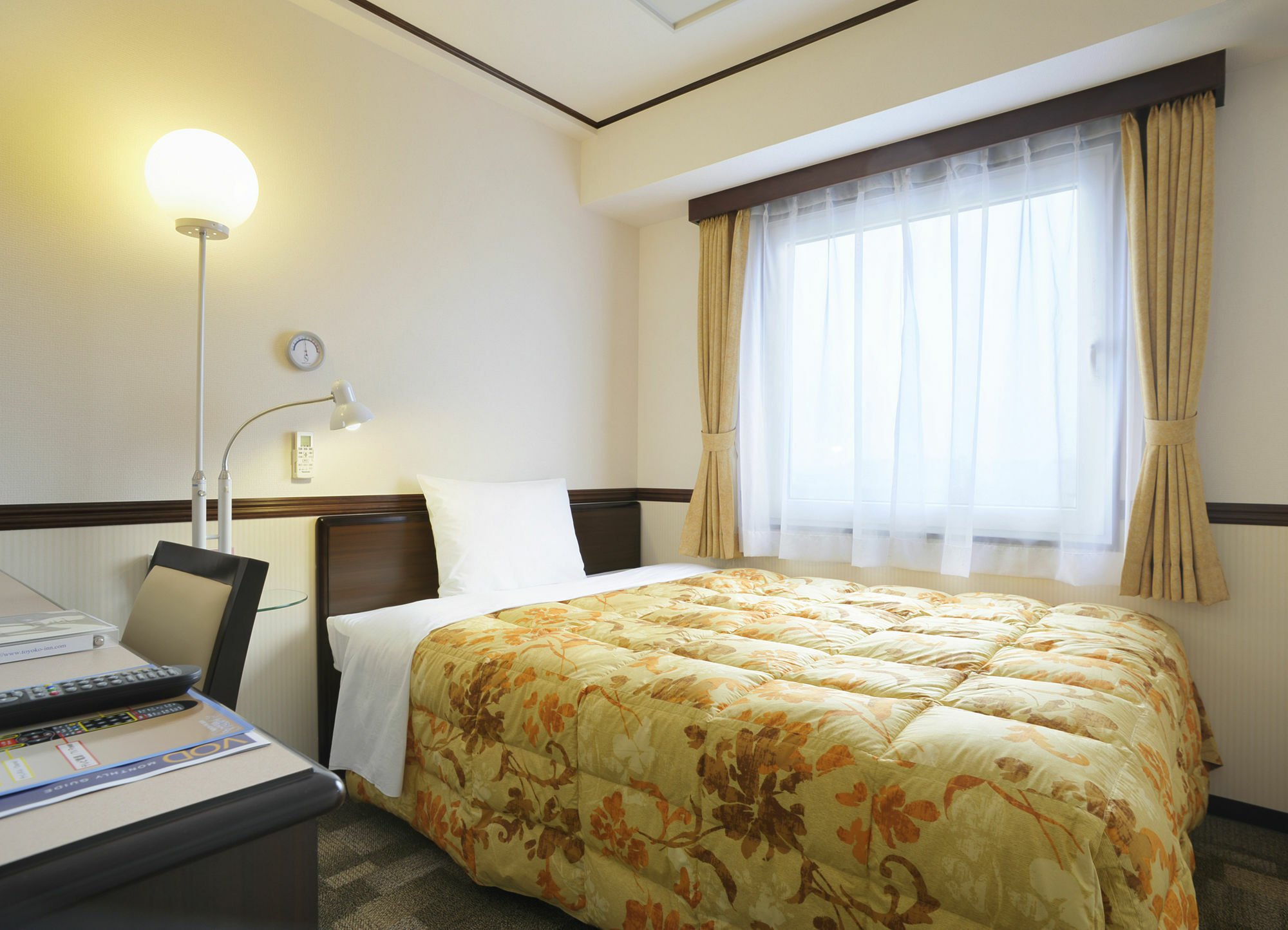 Toyoko Inn Kobe Sannomiya-Eki Higashi מראה חיצוני תמונה