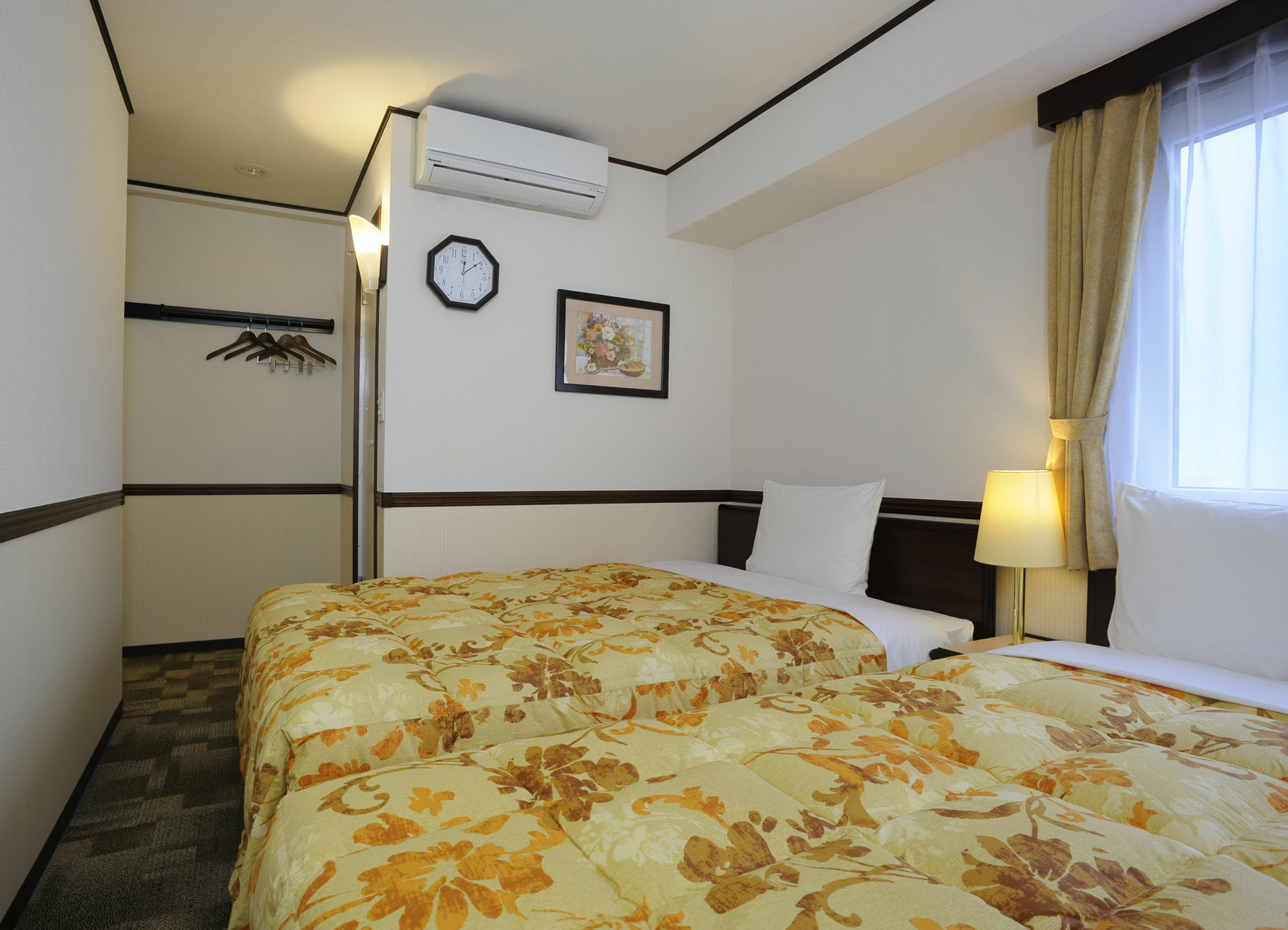 Toyoko Inn Kobe Sannomiya-Eki Higashi מראה חיצוני תמונה